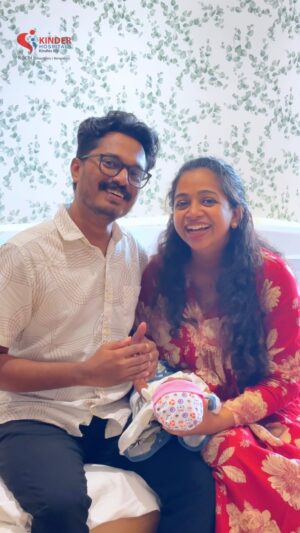 Sneha Babu Instagram - പ്രശസ്ത സിനിമ താരം സ്നേഹ ബാബു കിൻഡർ ഹോസ്പിറ്റൽസ്‌ കൊച്ചിയിൽ വെച്ച്
പെൺകുഞ്ഞിന് ജന്മം നൽകി.

Congratulations സ്നേഹ , അഖിൽ 🧑‍🧑‍🧒‍🧒🎊

#motherhood #letscelebratepregnancy
#care #ExclusiveBirthingCentreinKochi
#PregnancyYoga #Physiotherapy #VBAC #VaginalBirthAfterCesareanDelivery #KinderBirthingcentre
#besthospitalinkochi
#bestwomenandchildrenhospitalinkochi
#bestwomenandchildrenhospitalin #KinderHospitals#kochi #Kinder
#KinderMultispecialityHospital_Kochi #KinderWomensHospitalandFertilityCentreKochi www.kinderkochi.com