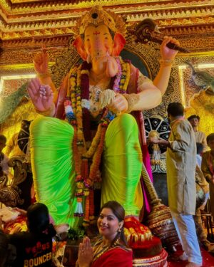 Sneha Wagh Instagram - Ganpati Bappa Morya🎉
Lalbaug Cha Raja ani Mumbai Cha Raja Pratham Divas SanDarshan
.
.
.
@jewelsofmyra 
.
.
.
#mumbaicharaja #lalbaughcharaja #ganpatibappamorya #ganeshfestival #ganeshchaturthi #sarangesneha #snehawagh