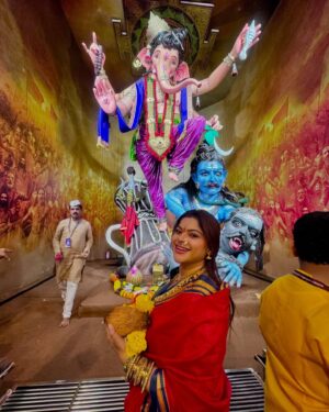 Sneha Wagh Instagram - Ganpati Bappa Morya🎉
Lalbaug Cha Raja ani Mumbai Cha Raja Pratham Divas SanDarshan
.
.
.
@jewelsofmyra 
.
.
.
#mumbaicharaja #lalbaughcharaja #ganpatibappamorya #ganeshfestival #ganeshchaturthi #sarangesneha #snehawagh