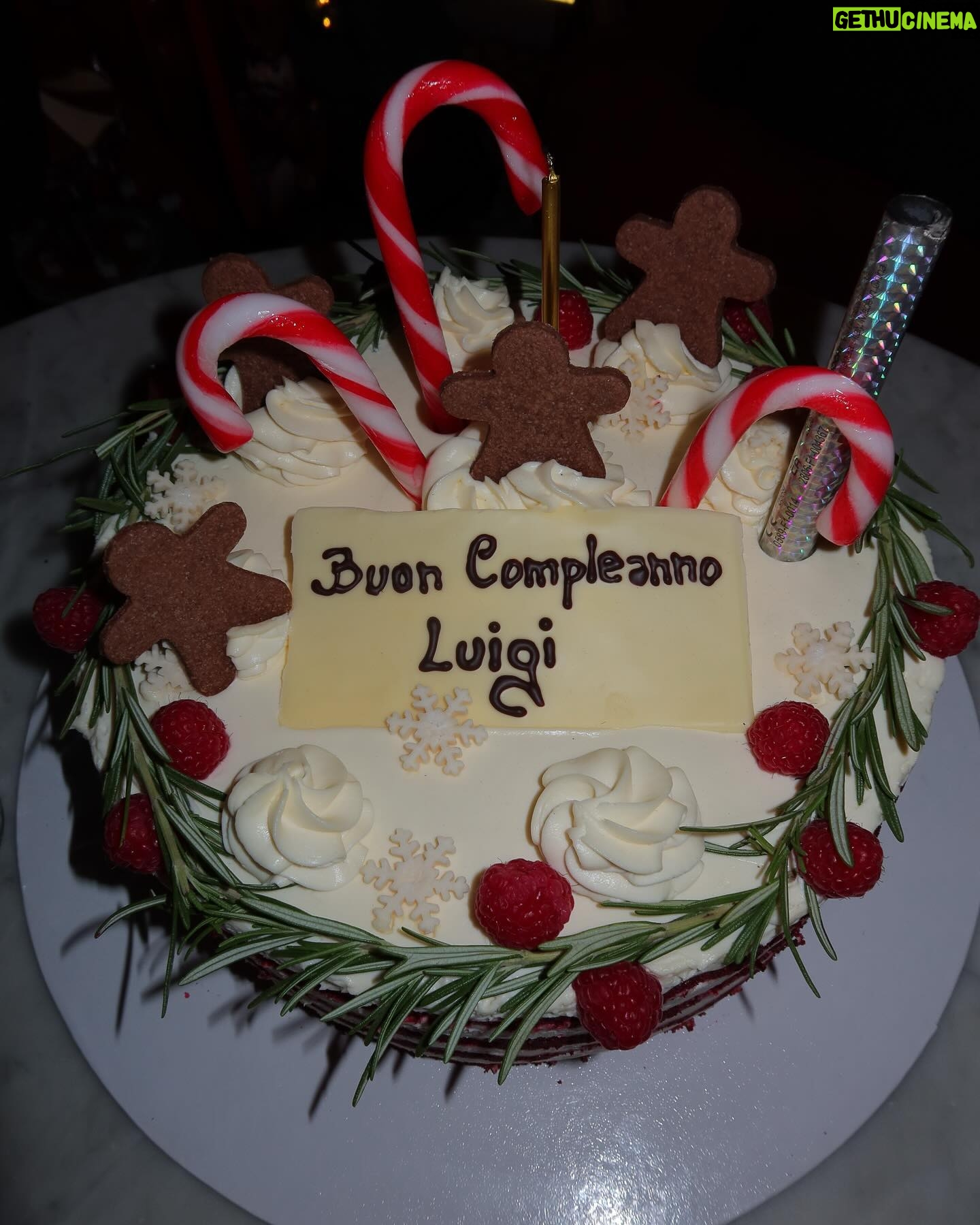 Sofia Scalia - 9.9K Likes - Trova un’altra fidanzata che ti fa gli auguri con lo stesso entusiasmo !!! Auguriiiii amoreeee❤️ @luigi.calagna