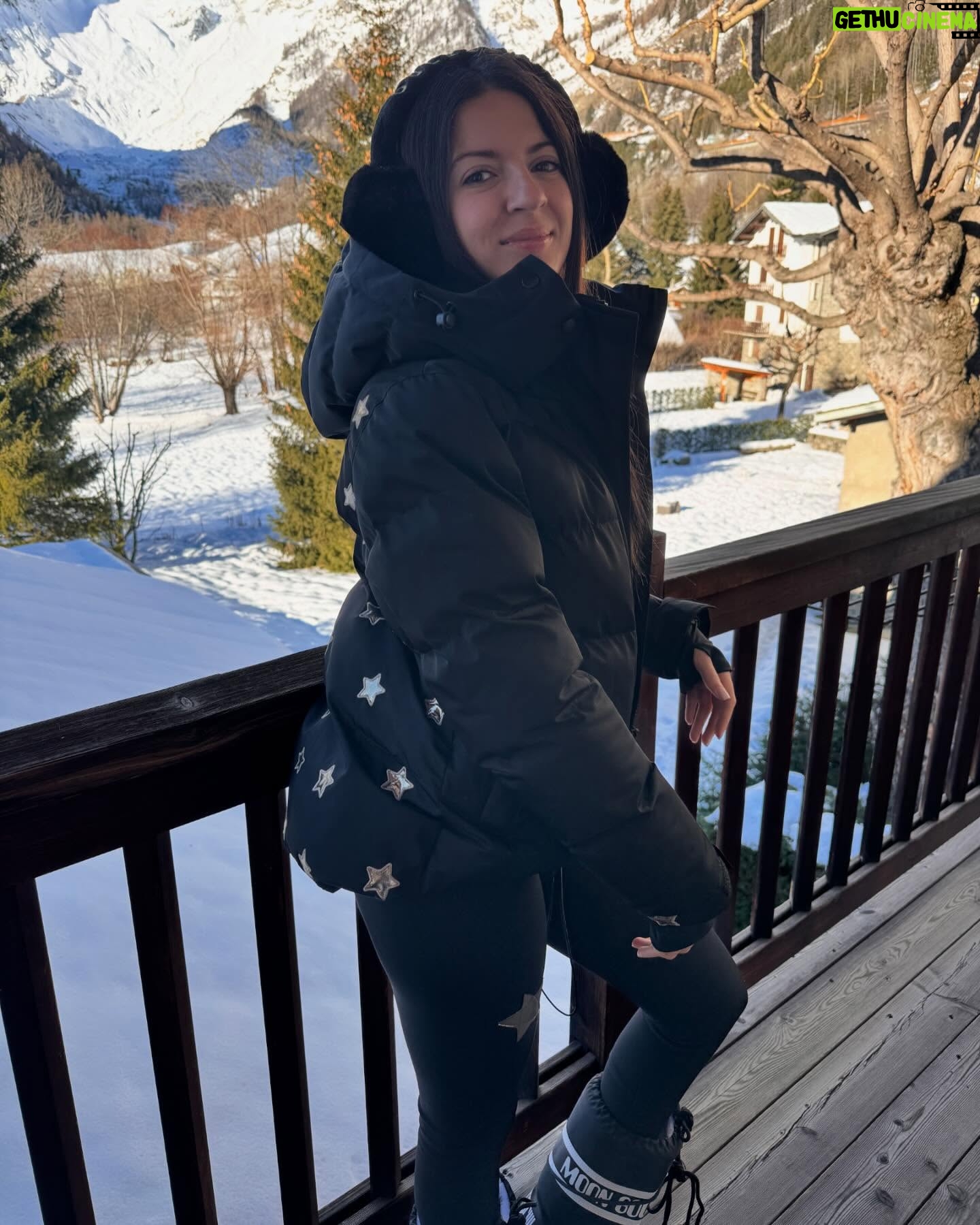 Sofia Scalia - 6.6K Likes - Missione neve : completata ! ❄️ ☃️
Grazie Courmayeur per regalarci sempre momenti così speciali ❤️
Grazie @lequilibristeleggings per questo outfit perfetto per l’occasione ⭐️ #gifted