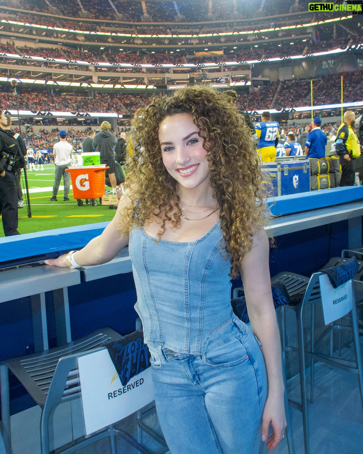Sofie Dossi - 79.7K Likes - Touchdown!!