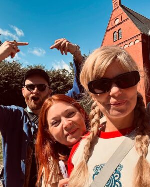 Sofie Linde Instagram - I dag er der nyt fra os og Langeren’ ❣️😘 Det er på TV2 klokken 20.00 og på Play 🫶🏼
•Reklame // Eget program