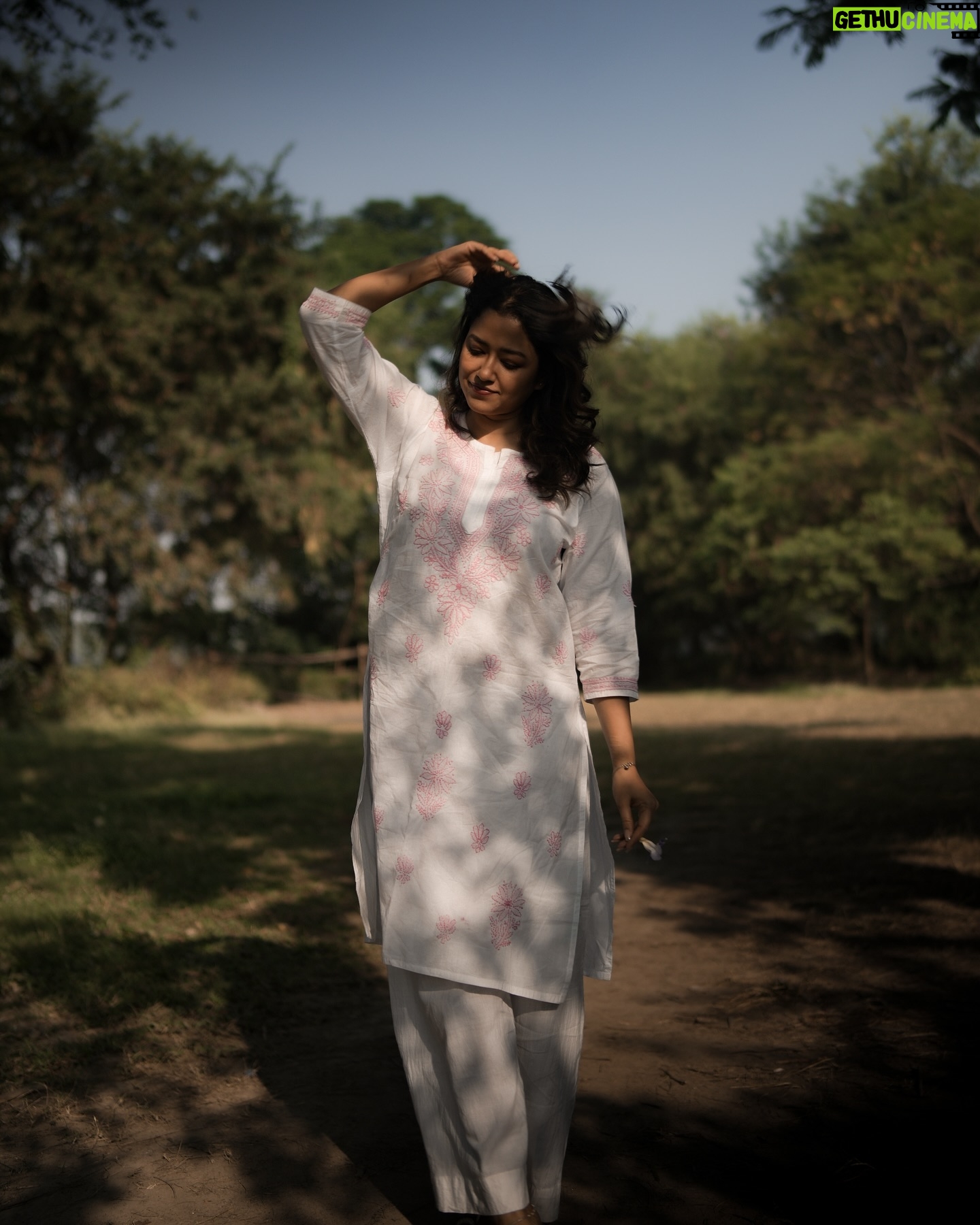 Sohini Sarkar - 60.4K Likes - 🌸🤍🌻
.
.
#winter #morning #sun #mood #mist #love