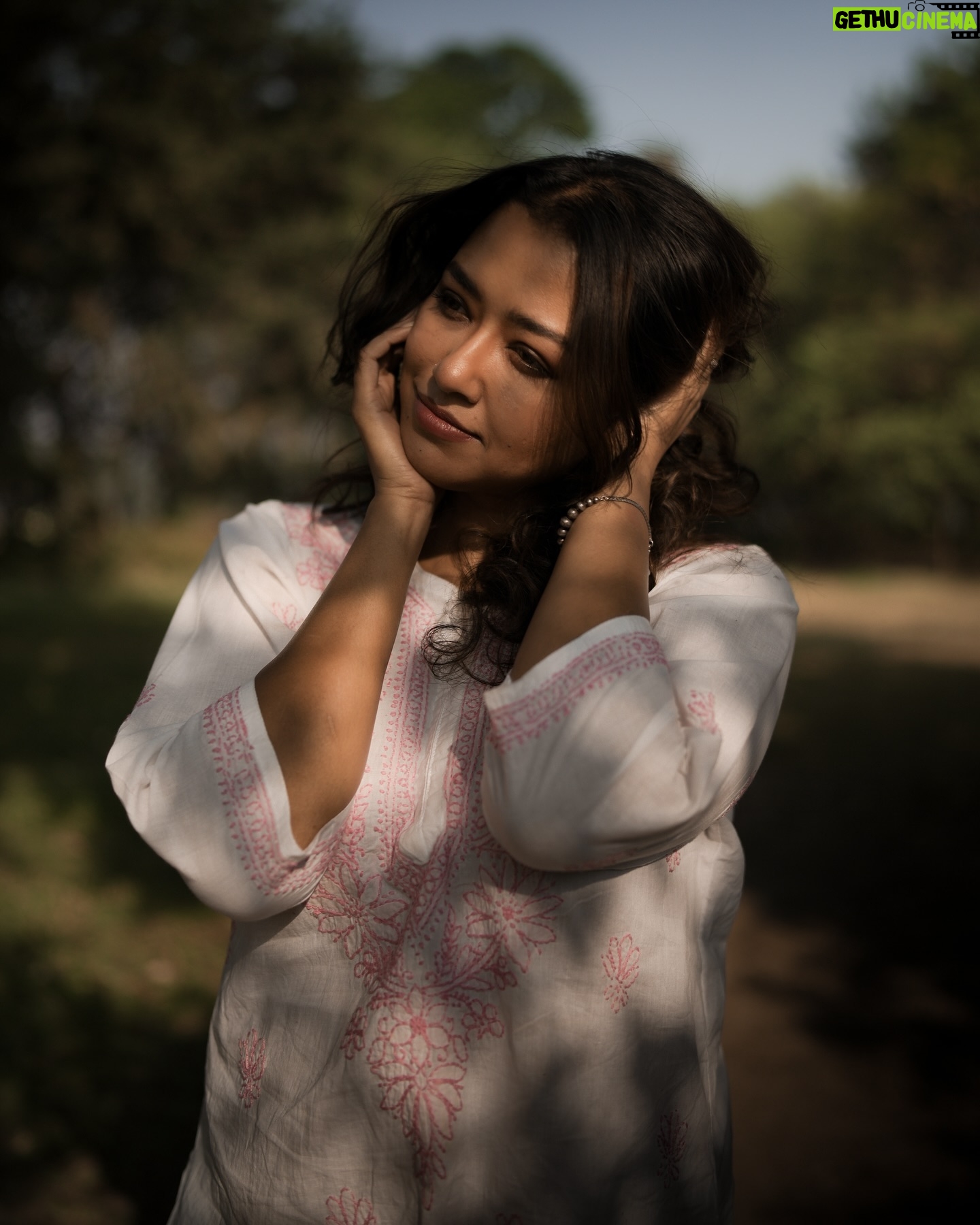 Sohini Sarkar - 60.4K Likes - 🌸🤍🌻
.
.
#winter #morning #sun #mood #mist #love