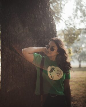 Sohini Sarkar Instagram - শীতের দুপুর … 🌅
.
.
#winter #kolkata #sun #goldensun #goldenhour #sohini