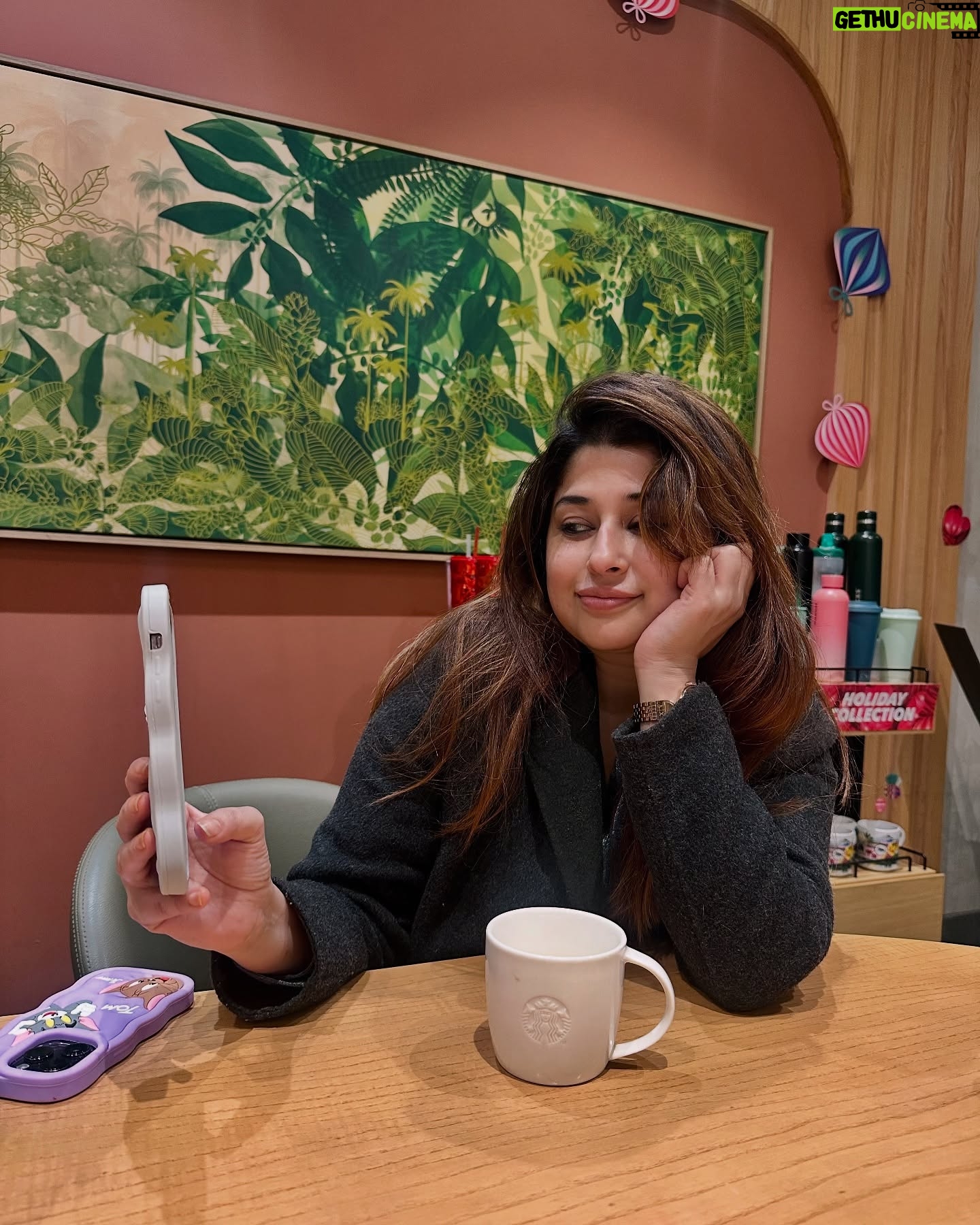 Somi Khan - 16.6K Likes - 1-1-2025 😍
#adilkhandurrani#solikhan#sabakhan#khansisters#instagood#newyear