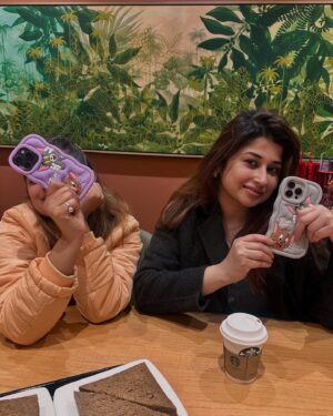 Somi Khan Instagram - 1-1-2025 😍

#adilkhandurrani#solikhan#sabakhan#khansisters#instagood#newyear