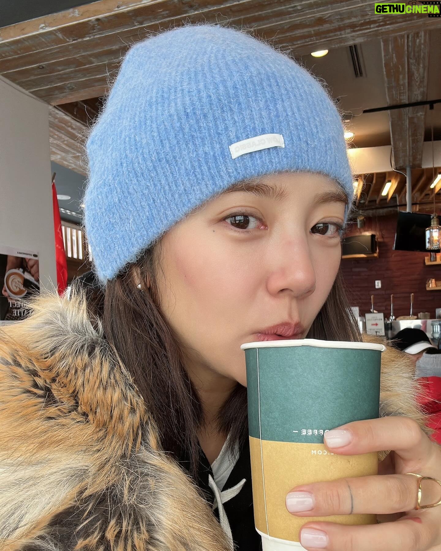 Son Dam-bi - 4.5K Likes - 모든 일에 감사를 느끼는 하루🙏❤️
눈길 조심🥹