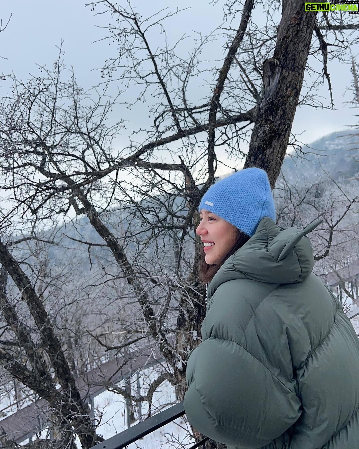 Son Dam-bi - 4.5K Likes - 모든 일에 감사를 느끼는 하루🙏❤️
눈길 조심🥹