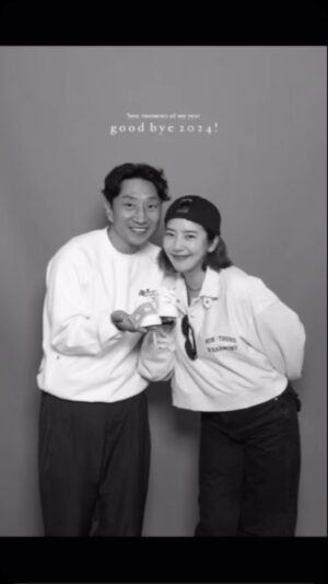 Son Dam-bi Instagram - 2025년 모두들 무탈하고 행복한 한 해 보내세요
24년 고생 많이 하셨어요🙏
3개월 후에 보자 따봉아
엄마 아빠가 널 기다리고 있어☺️👶🏻
오빠 늘 지금처럼 일상에 감사함을 느끼며 보내자
모두들 Keep Fighting💪🏻🫶🫶