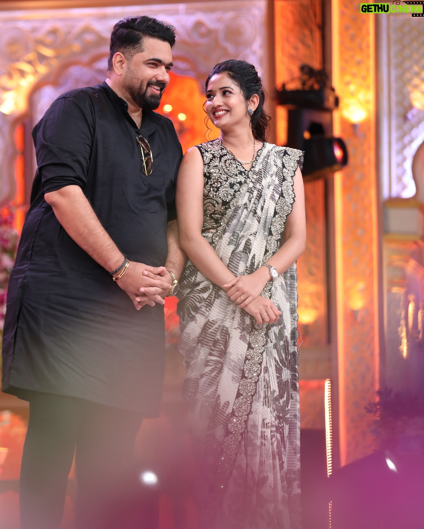 Sonal Monteiro - 145.7K Likes - Snaps from Zee kutumba ♥️♥️
@tharunsudhir @zeekannada
Wearing - @classy.designerhouse by @chaithu._.gowda . @classy_renthouse
Makeup - @ganesh_makeover
Hair - @shivu_makeovers
Photography- @b_h_a_r_a_t_h_photography
#sonalmonteiro #tharunsudhir #tharunsonaltakeok