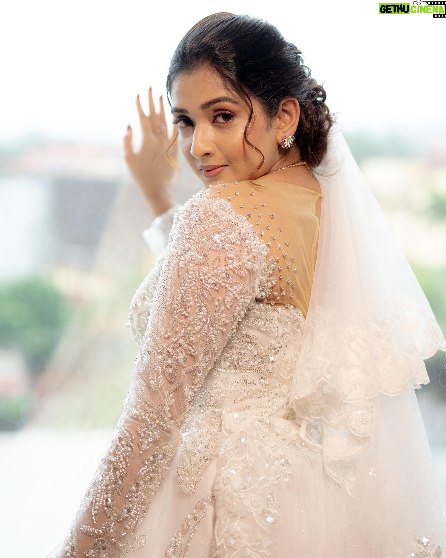 Sonal Monteiro - 121.5K Likes - A touch of classic beauty !!! @chandangowda_official this post is for you ! ♥️ you deserve a shoutout for designing this gown just the way I wanted .. lots and lots of love to you ! ♥️♥️ I couldn’t have asked for anyone better than you for this gown ♥️♥️
@sulthandiamondsandgold thanks for designing this exquisite diamond necklace ! ♥️
Makeup - @ganesh_makeover
Hair - @makeover_by_praveen
Wearing from the house of @rentyourlook_by_chandangowda by @chandangowda_official ♥️
#tharunsonaltakeok #sonalmonteiro #tharunsudhir #mangalorewedding #christianwedding #whitegown #weddinggown