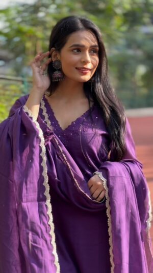 Sonal Vengurlekar Instagram - Can’t define how pretty is this outfit 💜
It’s perfect for a festive season @joviindia 💜

#festivewear #festivecollection #festivevibes #salwaarkameez #purple💜 #purpleaesthetic