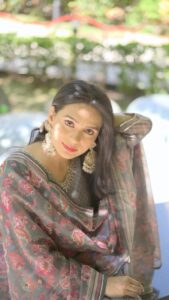 Actress Sonal Vengurlekar HD Photos and Wallpapers December 2024