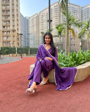 Sonal Vengurlekar Instagram - रंग 💜🫶🏻
Outfit : @joviindia 
Footwear : @pabishfootwears