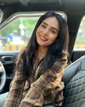 Sonal Vengurlekar Instagram - I love car 🚗 pictures 🖼️ 🫰