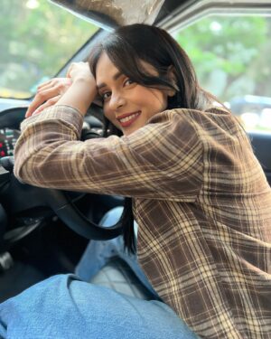 Sonal Vengurlekar Instagram - I love car 🚗 pictures 🖼️ 🫰