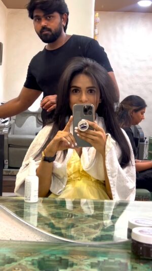 Sonal Vengurlekar Instagram - Self pampering day @ten.mumbai 
@matsya_media 

#selfcare #selfpampering #salon #haircare #hairritual #hairspa #nails #solodate #solodates