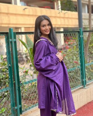 Sonal Vengurlekar Instagram - रंग 💜🫶🏻
Outfit : @joviindia 
Footwear : @pabishfootwears