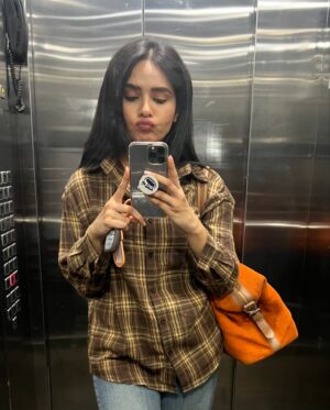 Sonal Vengurlekar Instagram - I love car 🚗 pictures 🖼️ 🫰