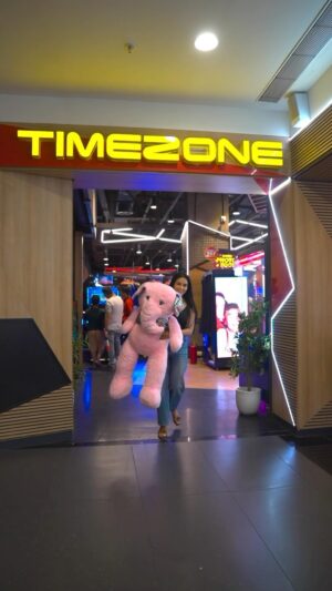 Sonal Vengurlekar Instagram - The Diwali dhamaka weekend is here and it can’t get better than the @timezonegames  TIMEZONE Double Dollar Offer from 1st to 4th Nov.
This Diwali, play twice the games of what you pay .2X the Fun, 2X the Thrill and 2X the excitement. Level up the Diwali vibes at Timezone. Celebrate with your Family and Friends this Diwali.
Head over to your nearest Timezone venue. Offer also applicable on Timezone Fun App.
T&C apply. 

#doubledollar #timezonedoubledollar #offer #diwali #diwalioffer #friends #family #arcade #bowling #Virtualreality #timezone