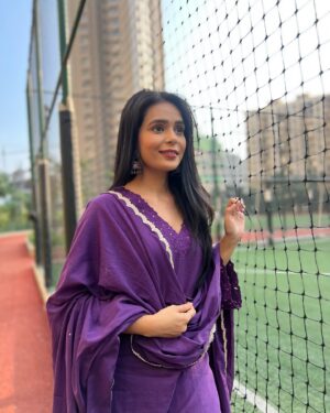 Sonal Vengurlekar Instagram - रंग 💜🫶🏻
Outfit : @joviindia 
Footwear : @pabishfootwears