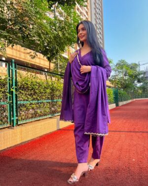 Sonal Vengurlekar Instagram - रंग 💜🫶🏻
Outfit : @joviindia 
Footwear : @pabishfootwears