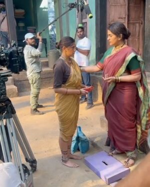 Sonali Kulkarni Instagram - तुमच्या विलक्षण प्रतिसादानं , कौतुकानं.. मला भरूनच आलं आहे..!!! 

What an incredible ride it has been🌟
Manvat Murders has been receiving so much love, and we owe it all to YOU.. Your praises , huge response and the amazing TRP has blown us away ♥️🔥 

Here’s a look at what went on behind the camera to make this dream come true. Thank you for making Manvat Murders a huge success! 💥💥💥

#manvatmurders #sonyliv