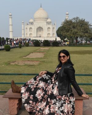 Sonali Kulkarni Instagram - ✨
It’s been 31 years since I saw Tajmahal for the the first time.. Now just by reversing the numbers , I saw it all over again through my dear, innocent princess’s point of view..
It’s so overwhelming..
Simply breathtaking..
Kudos ♥️ 
#tajmahal