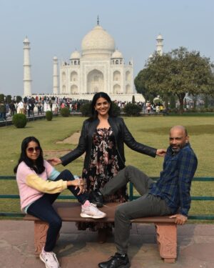 Sonali Kulkarni Instagram - ✨
It’s been 31 years since I saw Tajmahal for the the first time.. Now just by reversing the numbers , I saw it all over again through my dear, innocent princess’s point of view..
It’s so overwhelming..
Simply breathtaking..
Kudos ♥️ 
#tajmahal