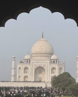 Sonali Kulkarni Instagram - ✨
It’s been 31 years since I saw Tajmahal for the the first time.. Now just by reversing the numbers , I saw it all over again through my dear, innocent princess’s point of view..
It’s so overwhelming..
Simply breathtaking..
Kudos ♥️ 
#tajmahal