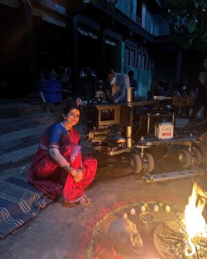Sonali Kulkarni Instagram - तुमच्या विलक्षण प्रतिसादानं , कौतुकानं.. मला भरूनच आलं आहे..!!! 

What an incredible ride it has been🌟
Manvat Murders has been receiving so much love, and we owe it all to YOU.. Your praises , huge response and the amazing TRP has blown us away ♥️🔥 

Here’s a look at what went on behind the camera to make this dream come true. Thank you for making Manvat Murders a huge success! 💥💥💥

#manvatmurders #sonyliv