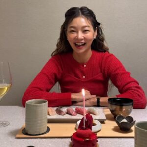 Song Hae-na Instagram - 지금까지 일할수 있음에 감사합니다
더 나은 해나가 되도록 노력할께요
다들 너무고마워요 감사합니다♡