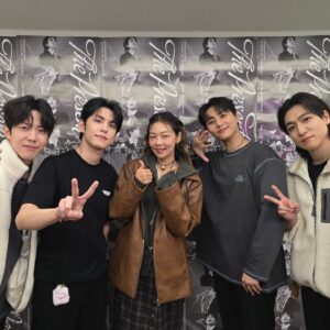 Song Hae-na Instagram - 올해도 데이식스 콘서트로 힐링♡
마이데이들은 여전히 노래를 잘하고 데이식스는 너무 멋지고
고맙다 영현아 덕분에 행복한 하루를 보냈어 오늘도 데이식스day~~~~!!