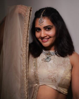 Sonia Singh Instagram - Just glowing ✨

Dress courtesy: @shilpacouture 
Jewellery: @goyazsilverjewellery 
PC : @_surya_teja_9