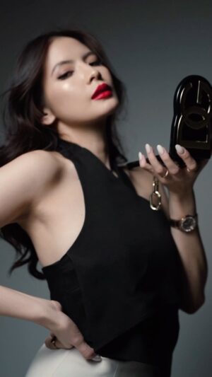 Sonya Pandarmawan Instagram - When luxury meets beauty and passion and the art involves. There you go @dolcegabbana_beauty cosmetics are ready to give you that glam✨

Discover the exclusive collections of Dolce&Gabbana Beauty cosmetics in their biggest boutique in Asia-Pasific at Senayan City. Which is now available.

#DolceGabbana #DGBeauty #DGMakeup

Shot by @brilliangansa