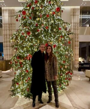Sophia Bush Instagram - Comment dit-on ‘’Tis the Season’ en français? 🎄