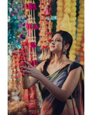 Soumi Ghosh Instagram - Ganapati Bappa moreya 🙏🏻

#HappyGaneshChaturthi

📸 @shuva10 
👗 @vastramika_boutique_kolkata