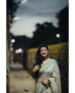 Soumi Ghosh Instagram - @saan_insta_ii  thank you ree ato sundor chobi tule debar jonne 🌚