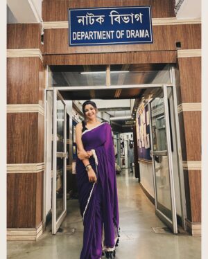 Soumi Ghosh Instagram - পাঁচ বছরের নাটক বিভাগের সঙ্গে যাত্রা শেষ হলো 😇