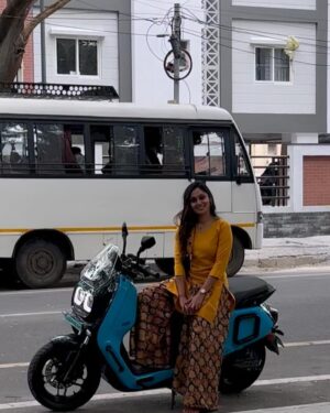 Sreethu Krishnan Instagram - The Malar you’re looking for is in Madras😛….
 
Btw MERRY CHRISTMAS 🎄🥳🎅🏻🌝✨

#sreethukrishnan #madrasmalar