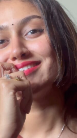 Sreethu Krishnan Instagram - Jhuming with my jhumkas😍♥️✨..

#sreethukrishnan #december #jhumka #kadhalsadugudu