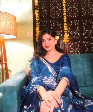 Srishti Garg Instagram - pls call me ur highness but im only 5ft high👁️👄👁️