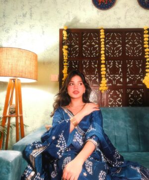 Srishti Garg Instagram - pls call me ur highness but im only 5ft high👁️👄👁️
