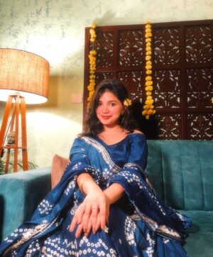 Srishti Garg Instagram - pls call me ur highness but im only 5ft high👁️👄👁️