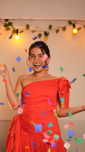 Srishti Garg Instagram - Revenge isn’t served cold, it’s served in a hot dress from Tata CLiQ Fashion's Black Friday Sale 🖤👠😉

Outfit deets :-
Look 1 - 
@forevernew_india Black & White Carla Strapless Contrast Mini Dress
@accessorizeindiaofficial Women's Z Real Gold Plated Pearl Drop Earrings 

Look 2 - 
@pumaindia Orange & Black Colour Block Jacket
@pumaindia Classics Black Tight Fit Cycling Shorts

Look 3 -
@forevernew_india Dakota Ruched Bow Mini Dress 
#ZaveriPearls Red Contemporary Brass Rose Gold Plated Drop Earrings 

Get ready to embrace your every colour and shop all your favourite fits from Tata CLiQ Fashion's Black Friday Sale with upto 30% - 85% OFF  and Extra 10% off with code 'BLACKFRIDAY10'
Also, Get 100% cashback* T&C apply 

#TataCLiQFashion #BlackFridaySale #RevengeFits #SaleIsLive #Technicolour @tatacliq