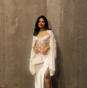 Srishti Garg Instagram - i now go by the name of apsara🤰
styled and saved by @husnbano6 in @husnbano6 core 🤍