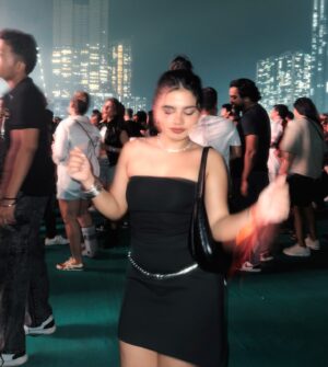 Srishti Garg Instagram - post concert hair giving more than concert hair

i luv u @maroon5 💞

thanku for a lovely evening @bookmyshowin @kotakbankltd ⭐️