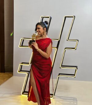 Srishti Garg Instagram - i won my first award yesterday!!! my heart is so full of love for u guys thankuu this is all because of you, so so grateful 💗 virtual puchii

at @exhibitmagazine awards

Outfit: @arokaofficial
Earrings & Rings: @justlilbling 
Styled by: @veebhu_tea
Asst: @aryajaiswal190
clicked by the gorgeous @muskanrawat